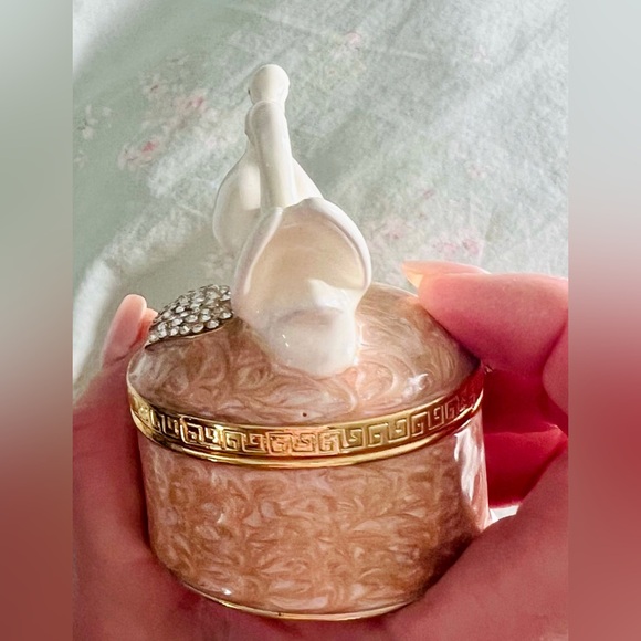 Elegant Swan Jewelry Trinket Box 💕 - Picture 5 of 7